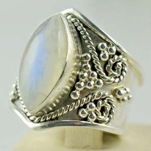 Anillo Boho de Plata de Ley 925 con Piedra Lunar Arcoíris y Patrón Floral, Hecho a Mano, Joyería con Piedra de Nacimiento de Junio, Regalo Perfecto para Ella - Product Image 2