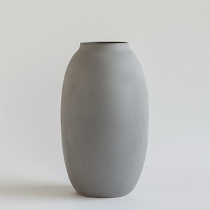 Vase en métal fait main avec un éclat rustique parfaitement conçu pour les intérieurs de maison haut de gamme et les affichages de décoration florale saisonnière - Product Image 4
