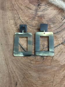 Pendientes de cuerno de búfalo natural de primera calidad: exquisita artesanía de la India para declaraciones de estilo atemporal - Product Image 2