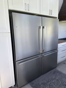 Offre Spéciale : Réfrigérateur Américain Commercial à Triple Porte avec Congélateur Supérieur, Distributeur d'Eau à Écran Tactile, Classe Énergétique - Product Image 1
