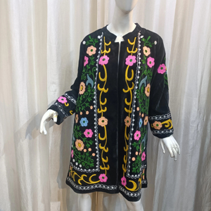 Nuevo abrigo bordado Suzani hecho a mano indio para mujer chaqueta de moda de manga larga para fiesta de invierno temporada de otoño llena de algodón - Product Image 1