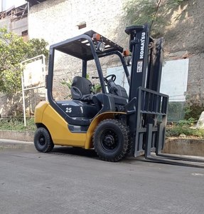 รถยกดีเซลแบบถ่วงน้ำหนัก พรีเมียม ตัน 4x4 ขับเคลื่อน 4 ล้อ  ใช้งานกลางแจ้งบนพื้นผิวทางเดิน  สำหรับโรงงานผลิต - Product Image 1