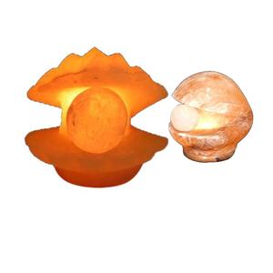 Lampe en sel de roche rose de l'Himalaya sculptée en forme de coquille de mer par Sian Enterprises - Product Image 2