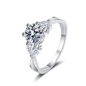 Bague de fiançailles Jeulia Moissanite - Six griffes torsadées en argent sterling plaqué rhodium, motif floral en forme d'herbe - Product Image 1