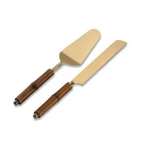 Cuchillo y Servidor para Pastel con Mango Repujado de Acero Inoxidable y Latón - Product Image 5