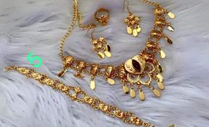 Conjunto de joyería de moda Vintage de Dubái chapado en oro de 24K, pendientes y collar de cobre inspirados en flores de perlas clásicas para aniversarios - Product Image 6