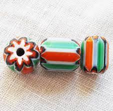 Cuentas de vidrio mate de diseño antiguo en amarillo, rojo, blanco, azul y naranja para el comercio de proyectos y cristal de Murano - Product Image 3