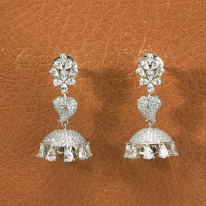 L'allure de la boucle d'oreille classique Jhumki en diamant américain avec 2 tons et placage de rhodium - Product Image 1