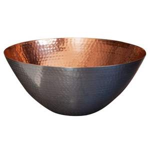 Vaisselle en cuivre martelé rustique - Bol à punch en cuivre poli et noir mat bicolore - Décoration métallique de style industriel - Product Image 1
