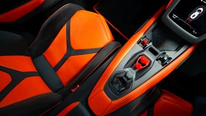 Lamborghini Revuelto RHD Coupé 2024, Boîte Automatique, Turbo, Transmission Intégrale, Cuir, Hybride, ACC, Certifié, Propre et en Bon État d'Usage - Product Image 6