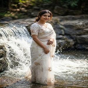 Sari de Seda de Lujo para Fiesta, Diseño para Adultos, con Bordado y Diseño de Seda Espacial para Mujer, Hecho en India, en Stock - Product Image 1