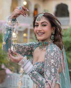 Tendance Kasturi soie embellie mariage Lehenga Collection belle impression dessinée à la main Choli la plus formelle pour les Indiens - Product Image 2