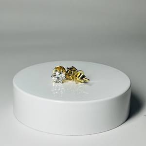 Clous d'oreilles minimalistes unisexes en or jaune 9 carats avec diamants de laboratoire certifiés VS1 pureté 4.0 carats taille brillant pour mariage et fiançailles - Product Image 4