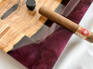 Cendrier décoratif moderne de haute qualité en résine de bois avec un design unique comme centre de table ou cadeau de fumeur - Product Image 3