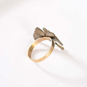 Anillo de Servilleta Moderno de Aluminio con Forma de Hoja Dorada, Personalizable, para el Hogar, Hotel, Vajilla para Fiestas y Decoración de Mesa de Boda - Product Image 1