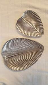 Plato único de hoja de metal hecho a mano para temporadas festivas y acento de mesa de salón de lujo con detalles artísticos - Product Image 4