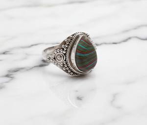 Bague statement bohème faite à la main en argent ton argent avec malachite verte naturelle en forme de larme pour femmes - Product Image 5