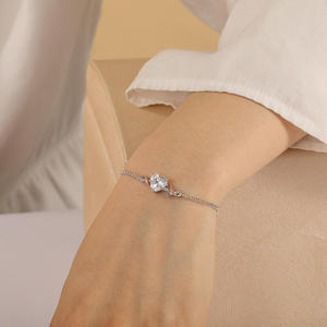 สร้อยข้อมือจี้รูปหัวใจแบบกำหนดเอง Jeulia Amore Thorn Vine พร้อมพลอยประจำเดือนเกิด - Product Image 6