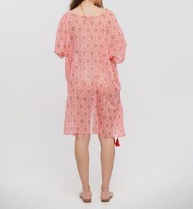 Kaftan rose tendance en coton biologique, chemise à manches courtes et col en V, décorations boutonnées, taille unique (100 % coton), écologique, respirant, longueur midi - Product Image 3
