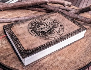 สมุดบันทึกหนังลายมังกรไวกิ้งขนาดใหญ่พิเศษ 400 หน้าสีขาว สำหรับ DND - Product Image 4