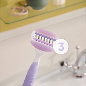 Gillette Venus ComfortGlide Breeze-Cuchillas de afeitar para mujer, paquete de 4 recambios de cuchillas de afeitar, Lubrastrip con un toque de aceites botánicos - Product Image 4