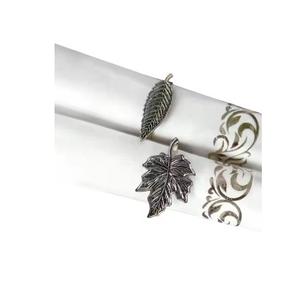 Rond de serviette fleur dorée classique accents de feuilles ornées vaisselle sophistiquée métal durable disponible au prix de gros - Product Image 5