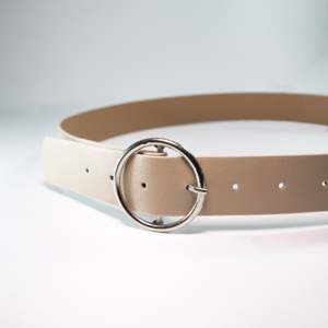 เข็มขัดลำลองสำหรับผู้หญิงพร้อมหัวเข็มขัดเหล็กทรงกลม - Product Image 2