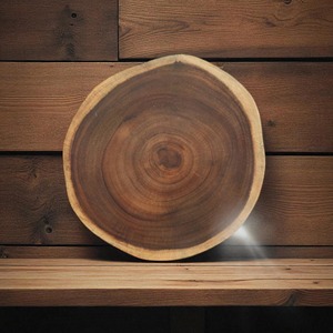 Planche à découper ronde en bois de style brut moderne Planche artisanale Parfaite pour la présentation dans les restaurants, les cafés ou les boutiques - Product Image 3