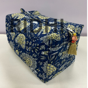 Bolsa de Compras y Viaje Acolchada Azul Oscuro y Amarilla, Ecológica, Estilo Vintage, con Cierre, para Cosméticos y Maquillaje, con Estampado a Mano - Product Image 1