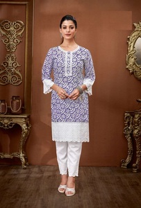 Pure Viscose Slub Fancy Girls Kurti con estampado de boutique y accesorio de encaje pesado Vestido de fiesta de seda de moda para la venta en línea - Product Image 2