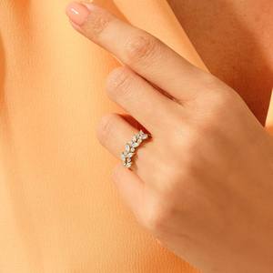 Elegante y Delicado Anillo de Bodas de Oro Amarillo Puro de 14K con Diseño Floral y de Hojas con Diamantes de Laboratorio, Anillo de Novia con Diamantes Marquise y Redondos - Product Image 2