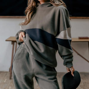 Survêtement sur mesure pour femmes, ensemble deux pièces respirant avec impression de logo et marque de distributeur, fournisseur OEM - Product Image 6