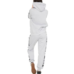 Chándal Largo con Capucha para Mujer, Premium, Tejido de Felpa Suave de Alta Densidad, con Logotipo de Silicona Estampado en la Parte Delantera y Letras en Relieve - Product Image 2