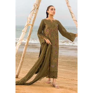 Ensemble 3 pièces Rang Rasiya bohème en mousseline brodée avec chemise, dupatta et pantalon en tissu Khaddi brodé pour le printemps/été - BIC-4514 - Product Image 4
