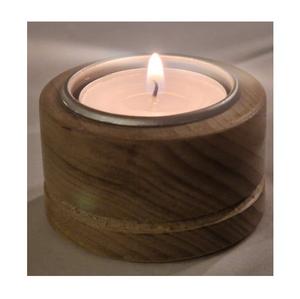 Porte-bougie en bois classique conçu pour compléter les intérieurs modernes tout en diffusant une lumière douce et douce de la bougie - Product Image 6