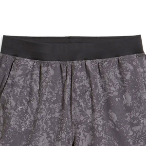 Short de sport pour homme en tissu durable, coupe ergonomique, forme sculptée, soutient les mouvements, idéal pour l'entraînement cardio et la gym. - Product Image 5