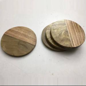 Ensemble de sous-verres artisanaux en bois de manguier, forme personnalisée, exportateur indien de haute qualité, avec sous-verres en noyer. - Product Image 1