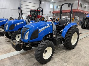 Tractor BOOMER 45 4WD 2022 con Transmisión Automática, Bomba de Caja de Cambios y Rodamientos de Larga Duración - Product Image 2