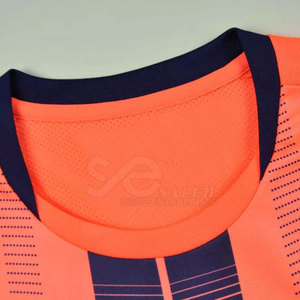 Vêtements de football de haute qualité en gros, dernier design, manches courtes, 100% polyester, taille personnalisée - Product Image 4