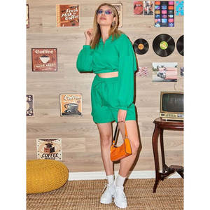 Conjunto de Sudadera Corta y Pantalones Cortos de Color Sólido para Mujer, Invierno 2026, Conjunto Informal de Dos Piezas - Product Image 2