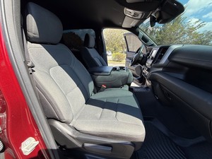 MÁS VENDIDO EN 2023 R-AM 1-500 CREW CAB 4X4 TRADESMAN TRANSMISIÓN AUTOMÁTICA ASIENTOS DE CUERO - Product Image 2