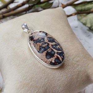Pendentif en argent sterling 925 avec pierre précieuse fossile de crinoïde ovale |   Bijoux en fossiles naturels, prix de gros en vrac - Product Image 1