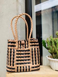 Sac à main multi-usages tissé à la main pour femmes Sembagi Premium, élégant, en plastique recyclé, marron, taille XL, service OEM - Product Image 2