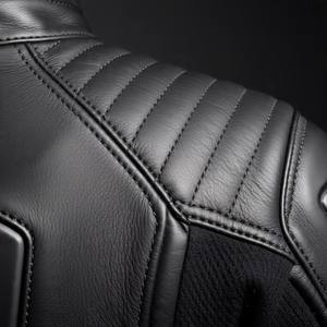 Traje de motocicleta de cuero negro con ajuste a medida | Equipo de conducción profesional de tamaño personalizado con protección y estilo premium - Product Image 3