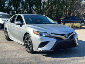 Camry SE 4 portes berline 2018 d'occasion, conduite à gauche, sièges en cuir, 5 places, vente rapide, prix de gros abordable - Product Image 3