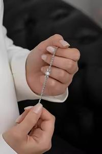 สร้อยข้อมือเทนนิสประดับเพชรสีทอง14K ประดับเพชรเม็ดกลมตัดเพชรโมอิสสร้างความสดใสสำหรับผู้หญิงและเด็กผู้หญิง - Product Image 4