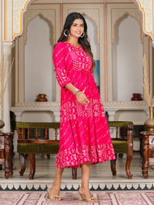 Robe à volants en rayonne pour femmes, imprimé floral doré, longueur mollet, col en V, manches trois quarts, élégante tenue ethnique, rose - Product Image 4