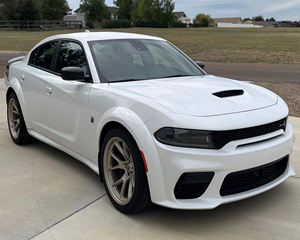 Dodge Charger Swin-ger Edición Especial 2023, Paquete Widebody, Limpio por Dentro y por Fuera - Product Image 4
