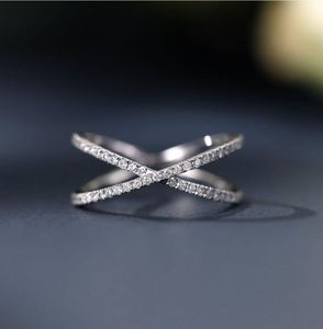 Bague de fiançailles et de mariage en argent sterling 925 plaqué argent avec moissanite de laboratoire taille brillant, style classique, sertissage à griffes - Product Image 3