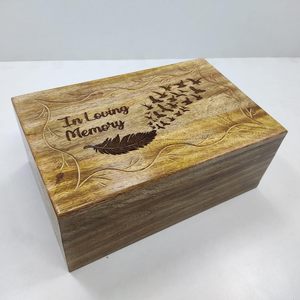 Urnas decorativas, caja de almacenamiento de cenizas de madera, diseño de grabado de pájaros voladores, urna de cremación personalizada grande para cenizas hecha a mano - Product Image 3